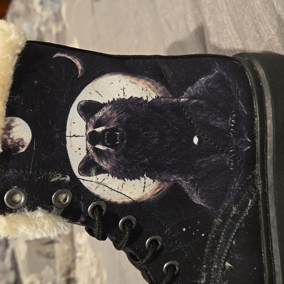 Rogue and Wolf winter Spirit bear boots - Picture 3 of 7